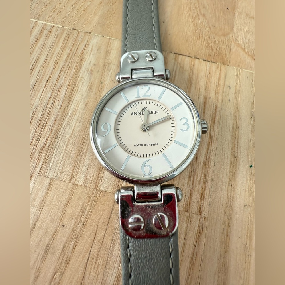 Anne Klein ladies silver tone gray leather watch NEW BATTERY